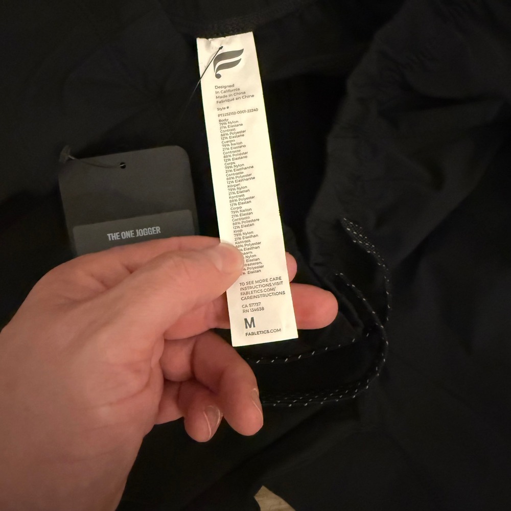 Fabletics The One Jogger Mens Medium Black Lightweight Athletic Pants PT2252152 - Picture 4 of 7